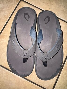 OluKai Gray Men's Flip-Flops
